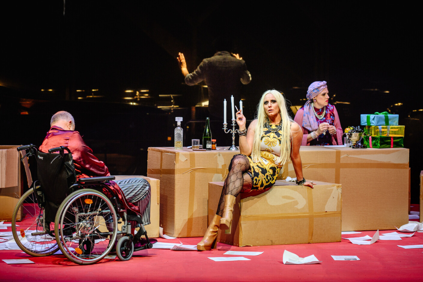 Szenenbild aus „Gianni Schicchi“ bei den Opernfestspielen Heidenheim