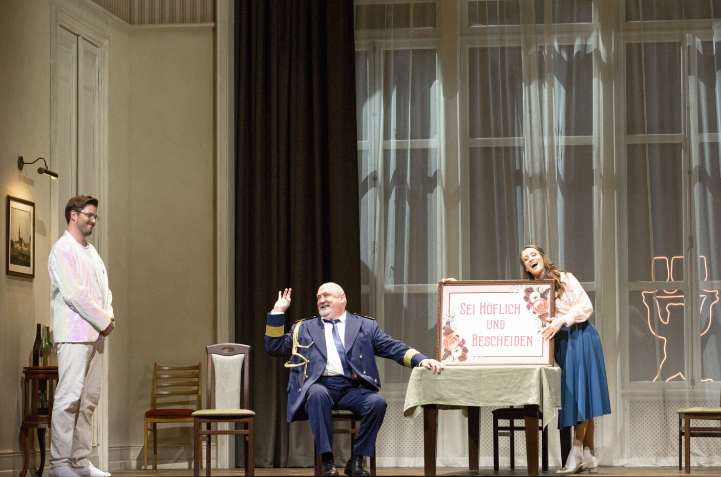 Szenenbild aus „Die schweigsame Frau“ an der Staatsoper Unter den Linden Berlin