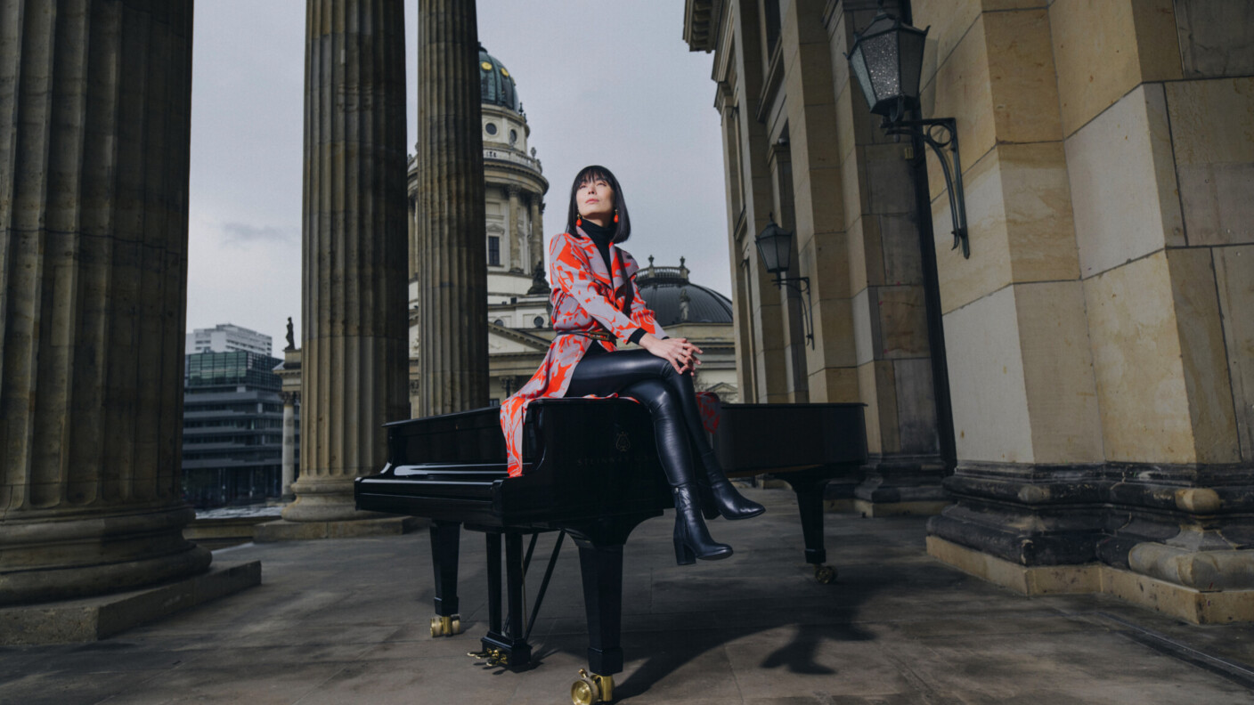 In der Spielzeit 2025/2026 ist Pianistin Alice Sara Ott Artist in Residence am Konzerthaus Berlin