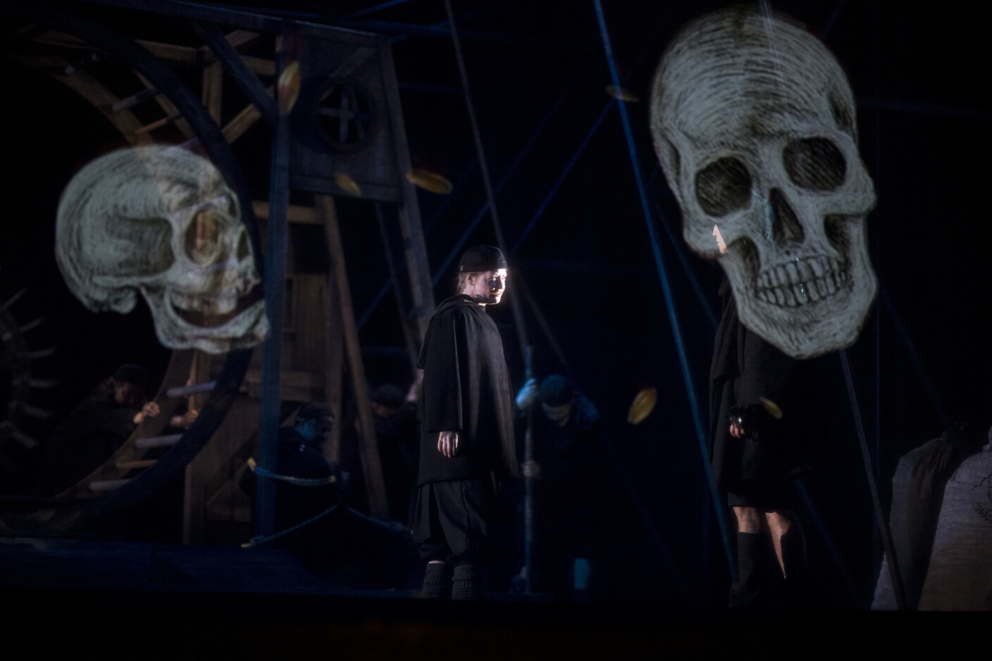 Szenenbild aus „Krabat“ am Gerhart-Hauptmann-Theater Görlitz-Zittau