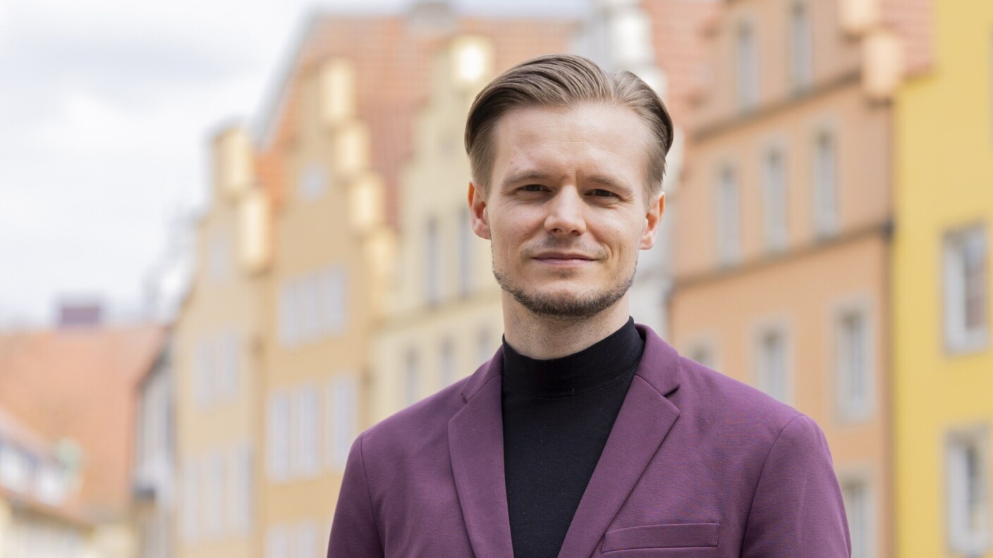 Christopher Lichtenstein steht seit der Saison 2025/26 an der Spitze des Osnabrücker Symphonieorchesters