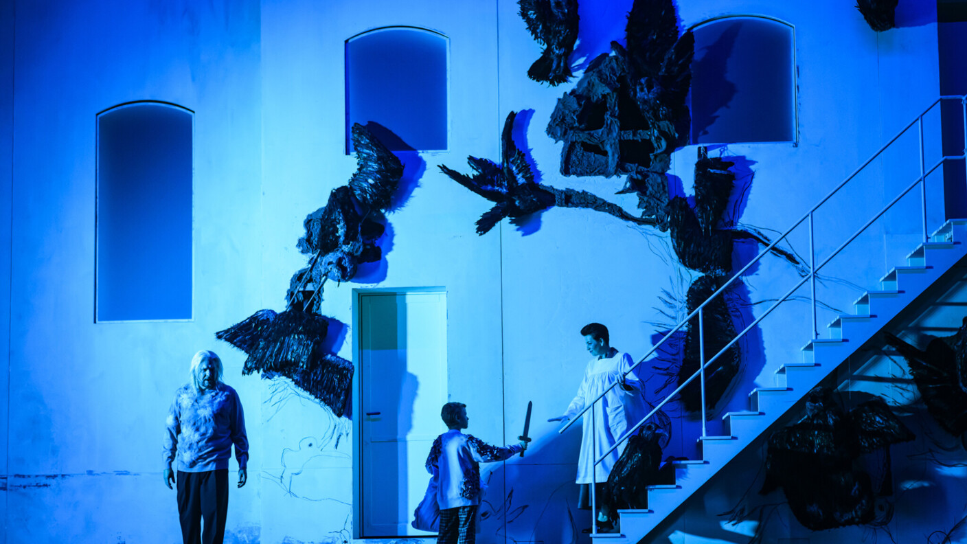 Unheilvolle Vogelsymbolik: Richard Brunels Inszenierung von „Lohengrin“ an der Staatsoper Hannover
