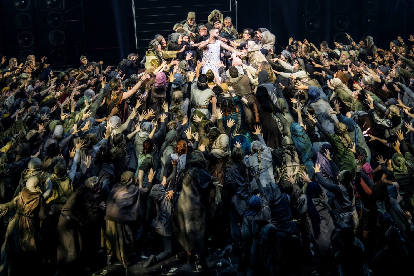 Szenenbild aus „Jesus Christ Superstar“ im ehemaligen Flughafen Berlin-Tempelhof