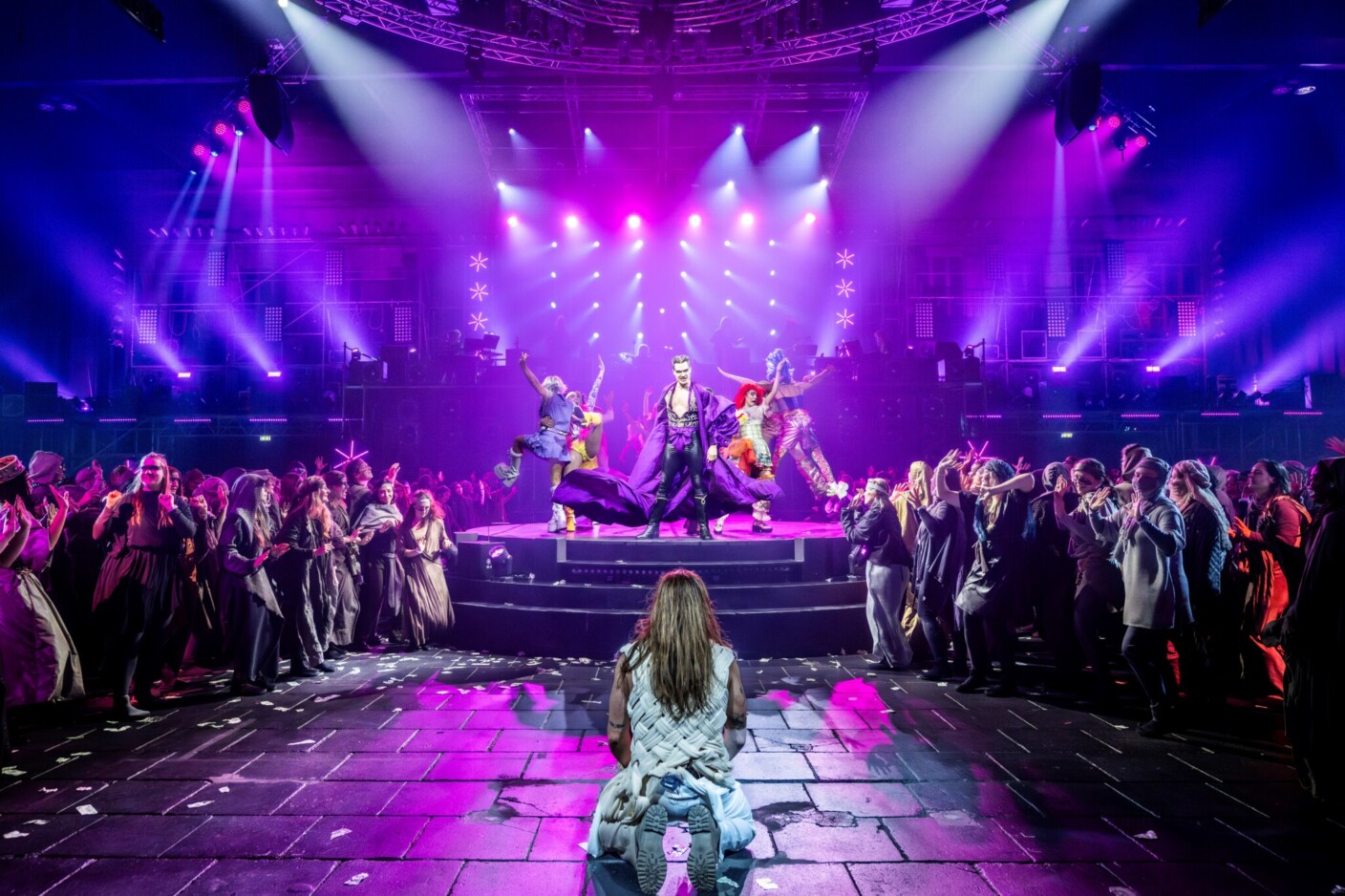Szenenbild aus „Jesus Christ Superstar“ im ehemaligen Flughafen Berlin-Tempelhof