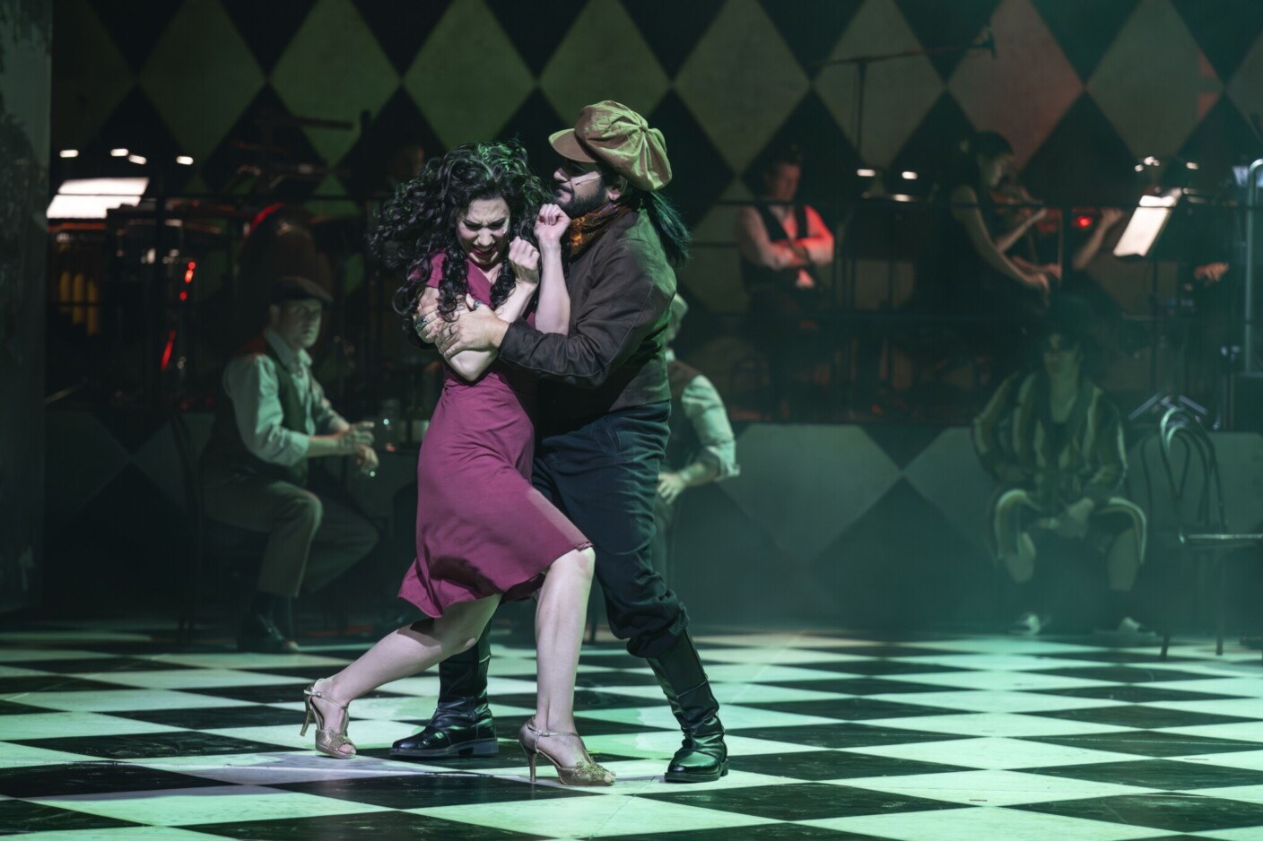 Szenenbild aus „María de Buenos Aires“ am Theater Erfurt