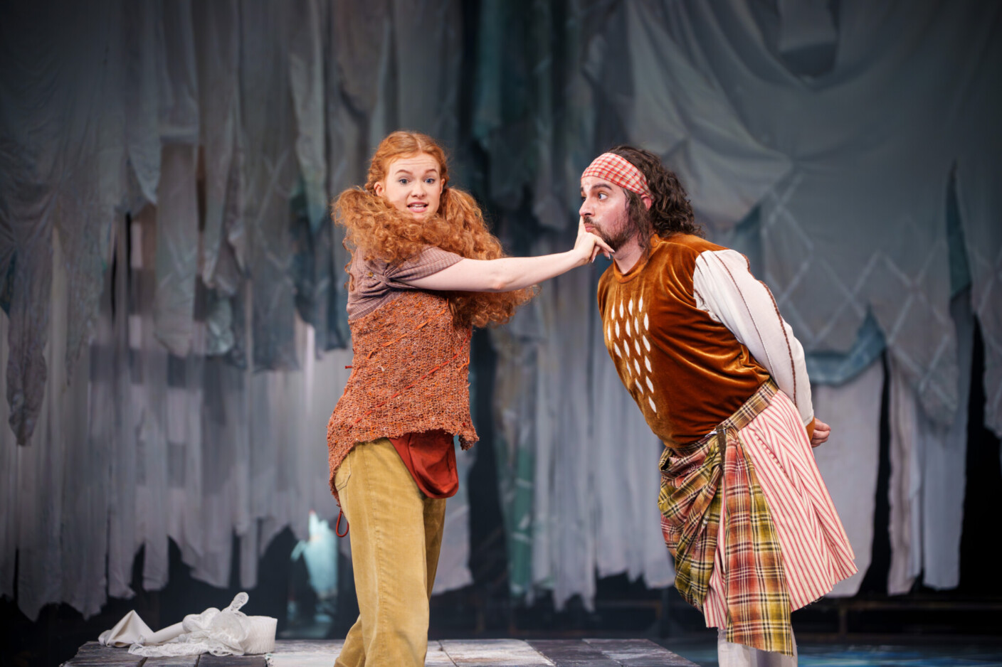 Szenenbild aus „Till Eulenspiegel“ am Theater für Niedersachsen