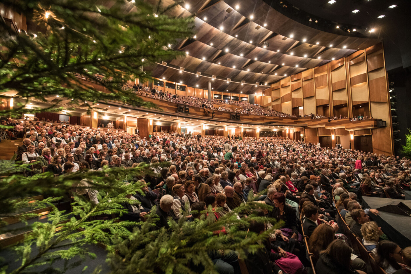 Über zweitausend Gäste beim einzigartigen Erlebnis Salzburger Adventsingen im Großen Festspielhaus