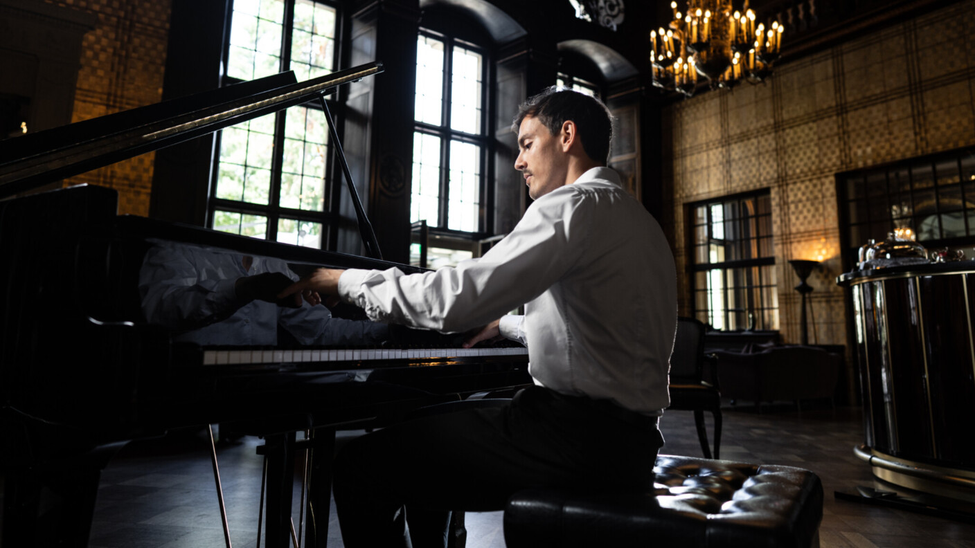 Solist im Es-Dur-Klavierkonzert von Franz Xaver Mozart: Aaron Pilsan