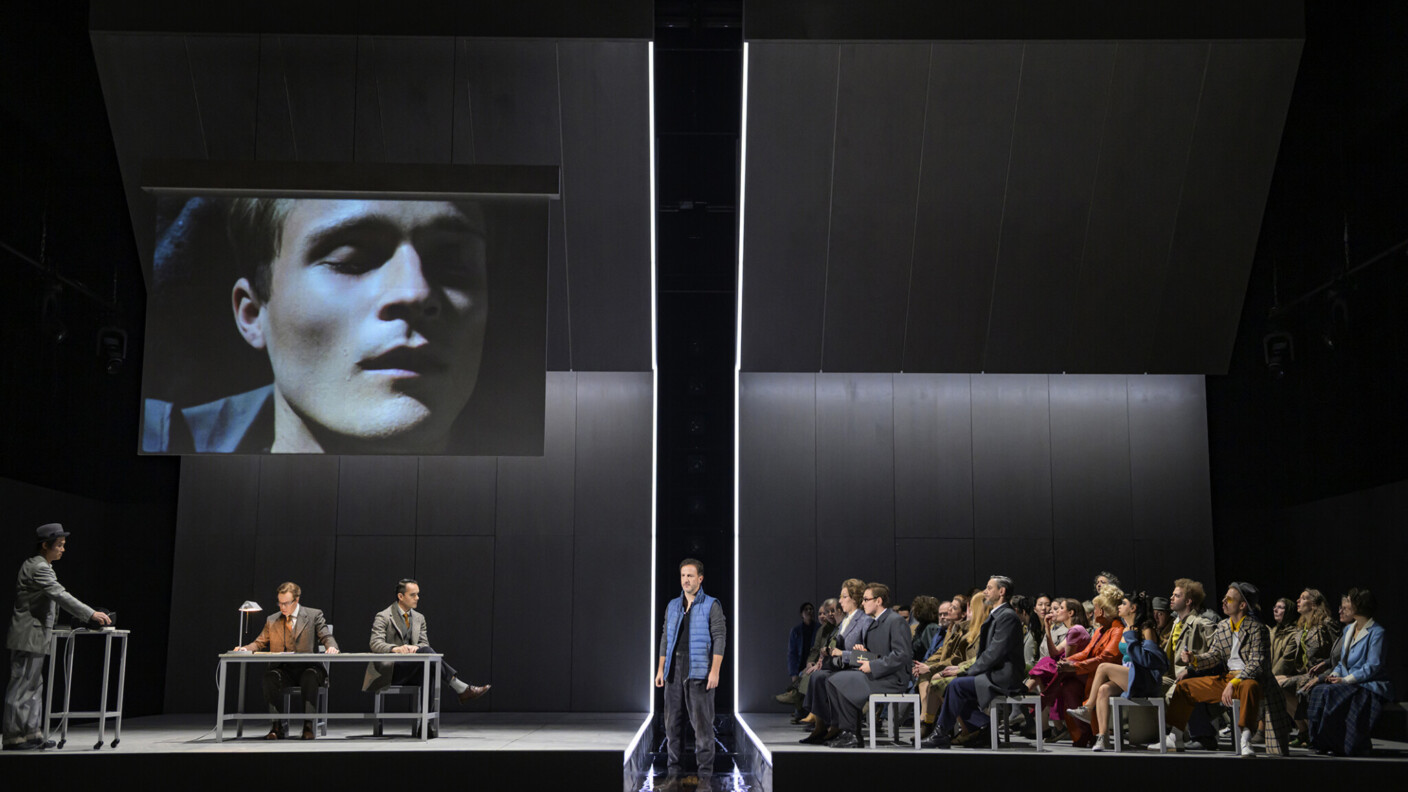 Mausgrauer Einheitsraum mit Platz für die Ambivalenz der handelnden Figuren: „Peter Grimes“ am Theater Bielefeld