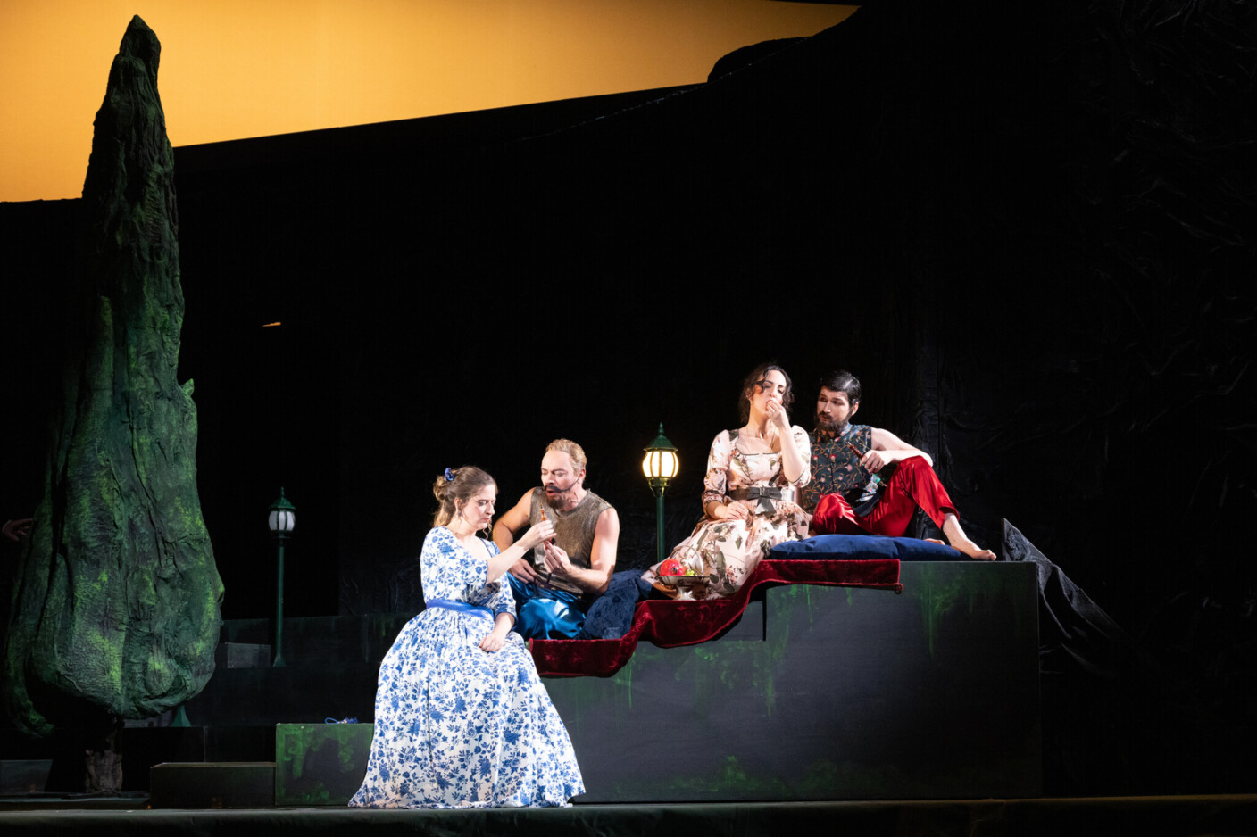 Szenenbild aus „Così fan tutte“ am Anhaltischen Theater Dessau
