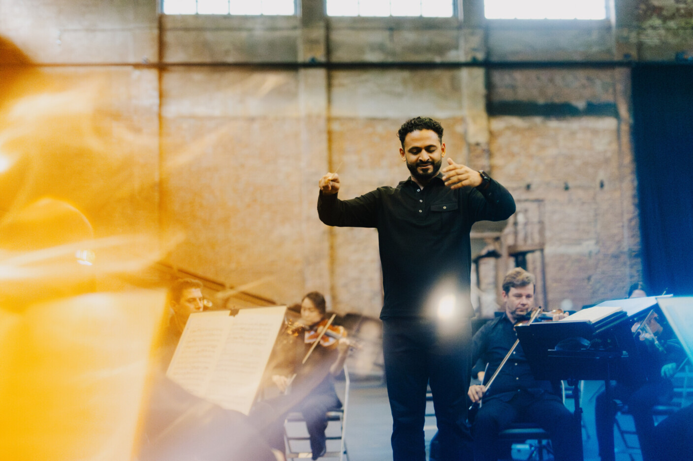 Klassik im Industriedenkmal: Das erste Late Night Konzert in der Kokerei Hansa bietet ein ritualisiertes Konzert und ungewöhnliches Klangerlebnis rund um Bachs Johannes-Passion. Termin: 01.11.2025 21.00 Uhr Salzlager, Kokerei Hansa Rahmenprogramm ab 19.30 Uhr