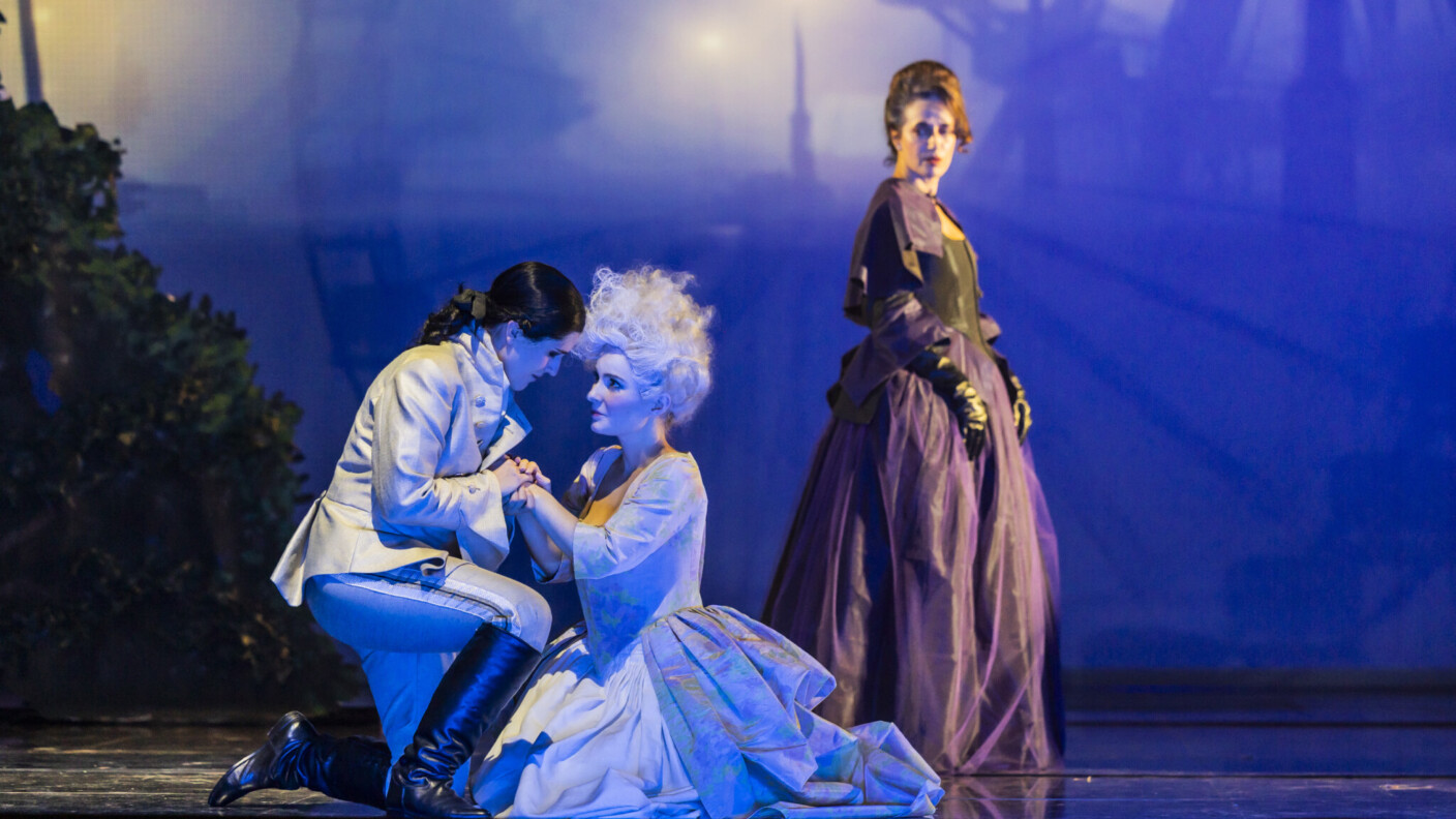 Ob Schloss Schönbrunn, Erster Bezirk und Stephansplatz oder Riesenrad im Prater: Michael Wallners Inszenierung von „Der Rosenkavalier“ am Theater Lübeck liefer eine Hommage an den Handlungsschauplatz Wien