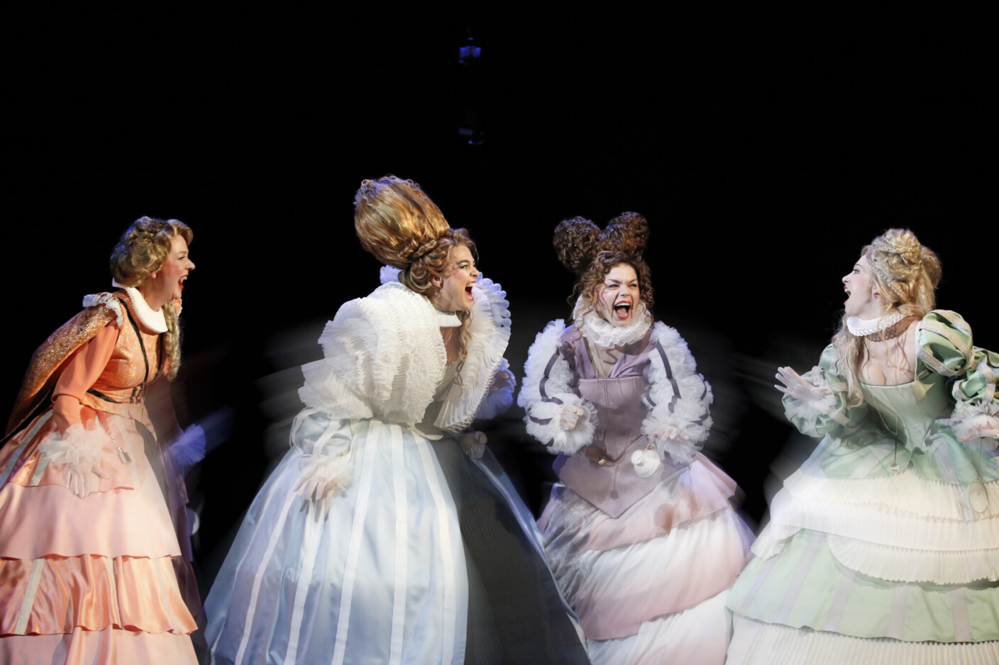 Szenenbild aus „Falstaff“ an der Oper Leipzig