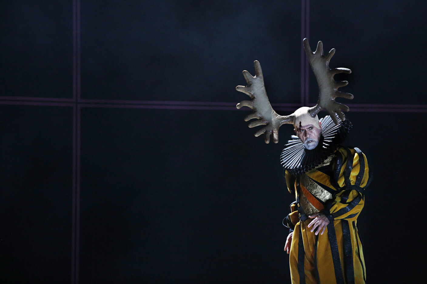 Szenenbild aus „Falstaff“ an der Oper Leipzig