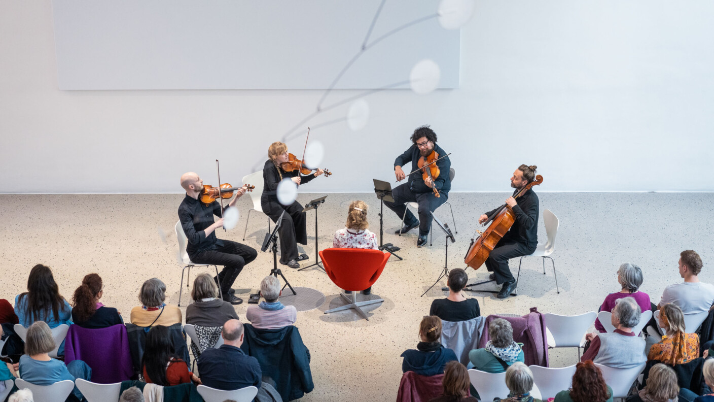 Individuell abgestimmt: „Notfallkonzert“ mit dem Streichquartett des Orchesters im Treppenhaus