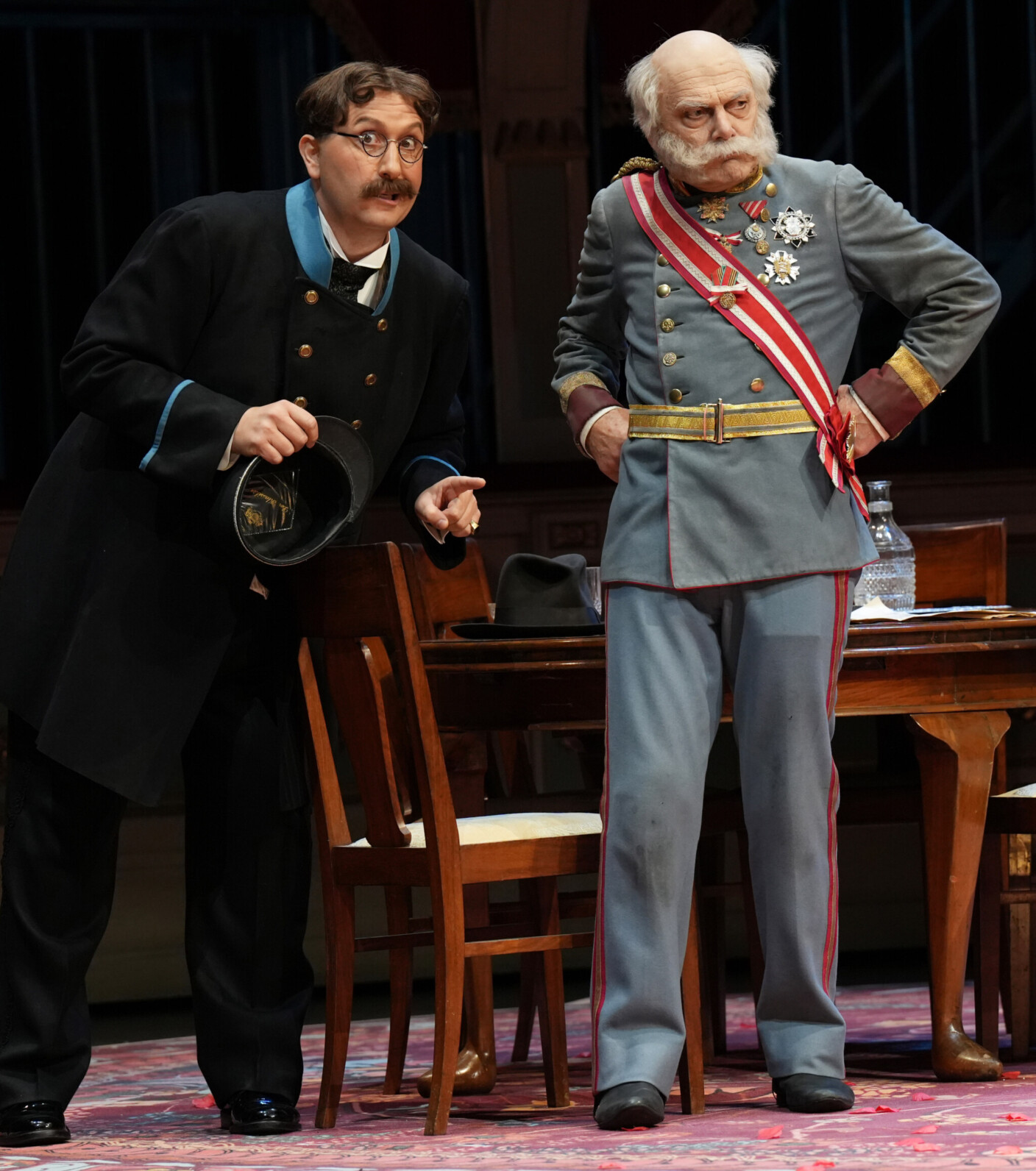 Szenenbild aus „Die Fledermaus“ am Theater an der Wien