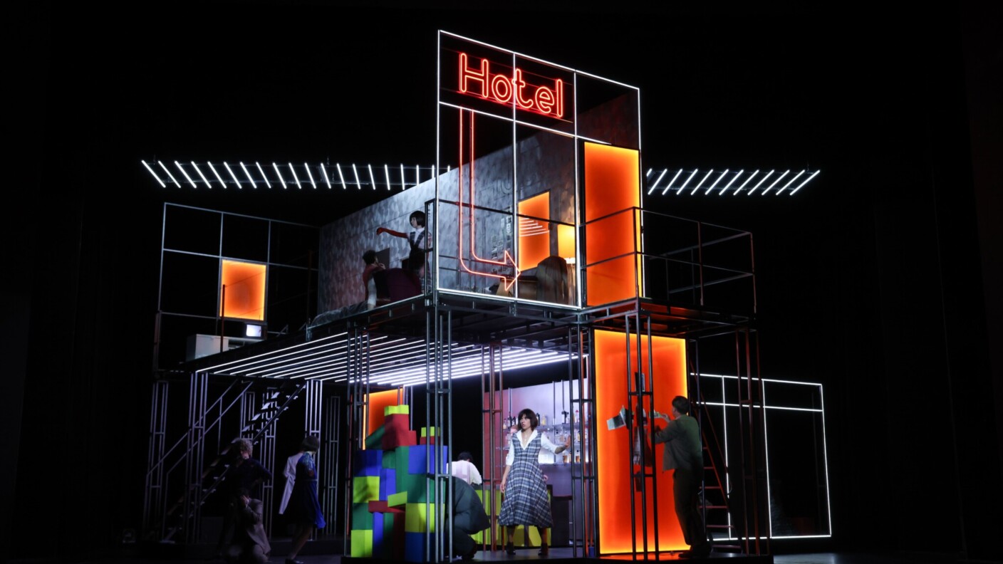 Barbora Horákovás Inszenierung von „Der feurige Engel“ am Theater Bremen erinnert an US-amerikanische Roadmovies