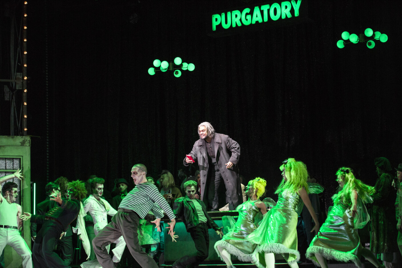 Szenenbild aus „Les Contes d’Hoffmann“