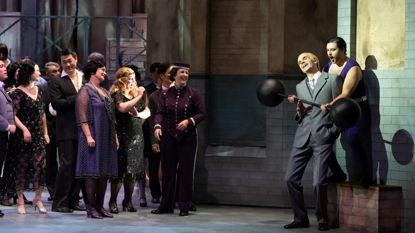 Von Schwimmhalle bis Festsaal: Jan Eßingers Regiekonzept für „Roméo et Juliette“ am Theater Krefeld ist wandlungsfähig