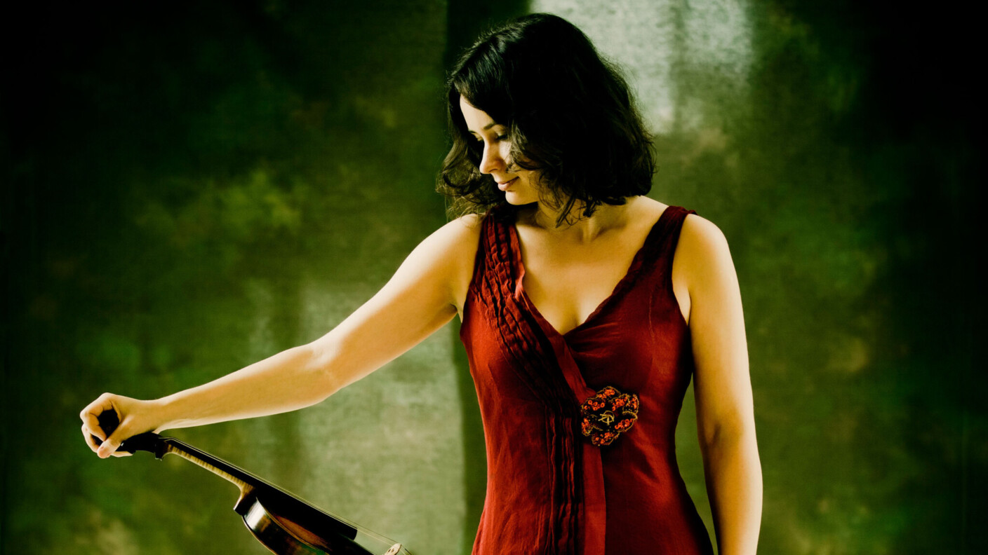 Spezialisiert auf Uraufführungen und Violinkonzerte der Moderne: Patrica Kopatchinskaja