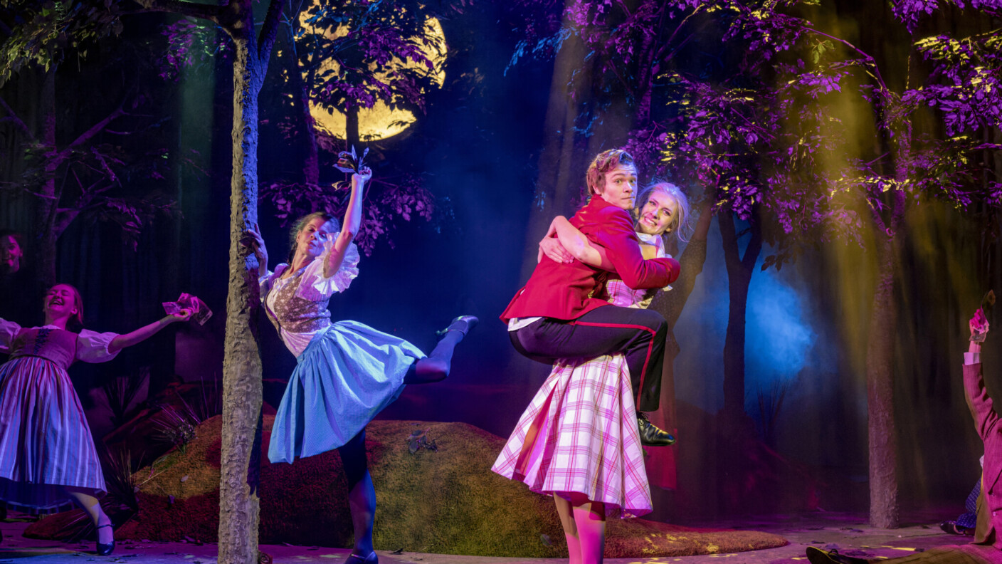 Am Eduard-von-Winterstein-Theater in Annaberg kommt Krasznay-Krausz' Operettenrarität „Die Gelbe Lilie“ unter vollem Ensembleeinsatz zur Uraufführung