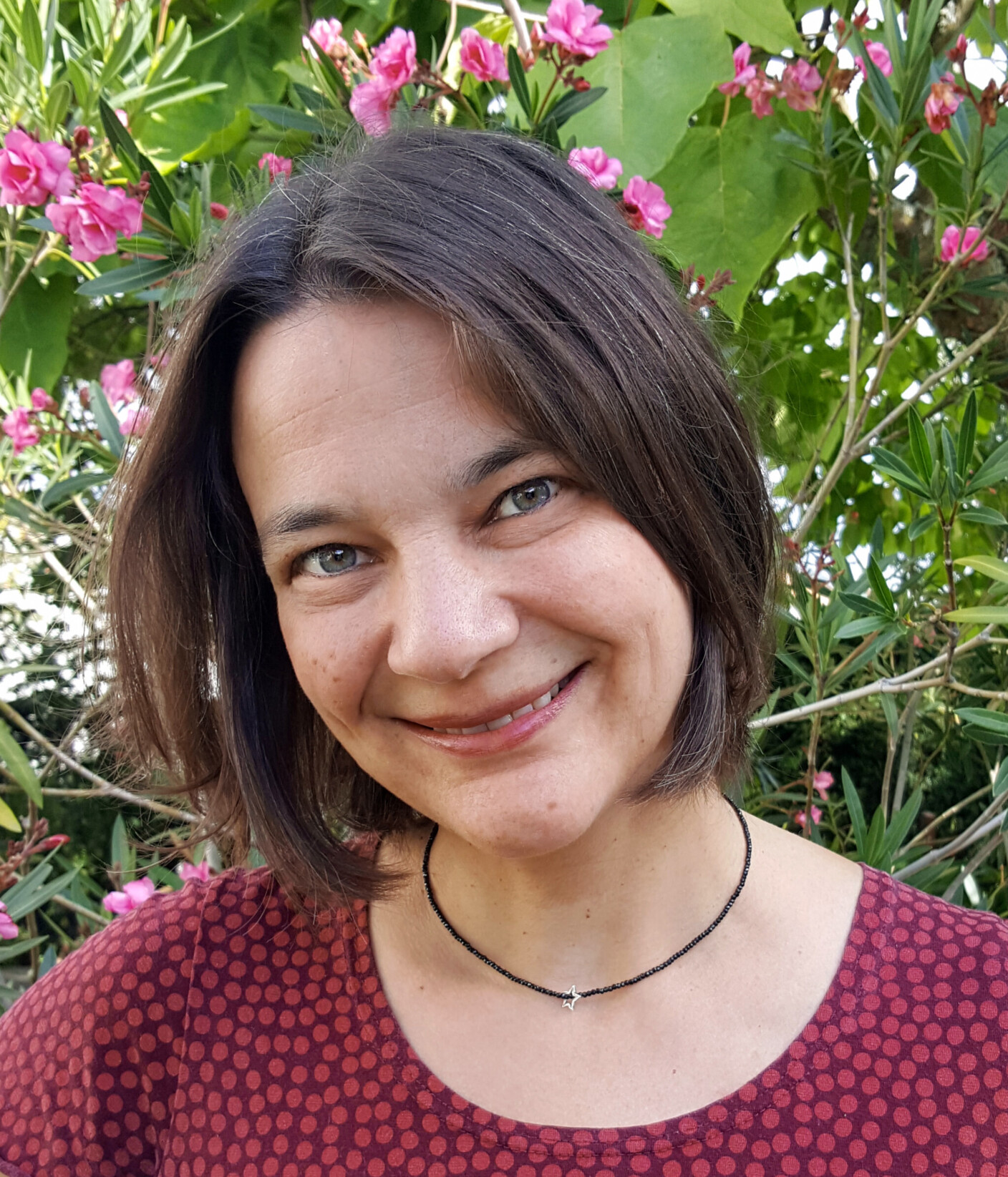 Cornelia Boese arbeitete viele Jahre  als Opernsouffleuse, Kinderkonzertmoderatorin und Bühnenmusikerin 