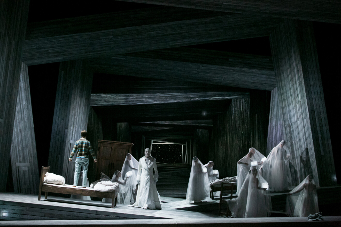 Szenenbild aus „Die Schneekönigin“ an der Semperoper Dresden