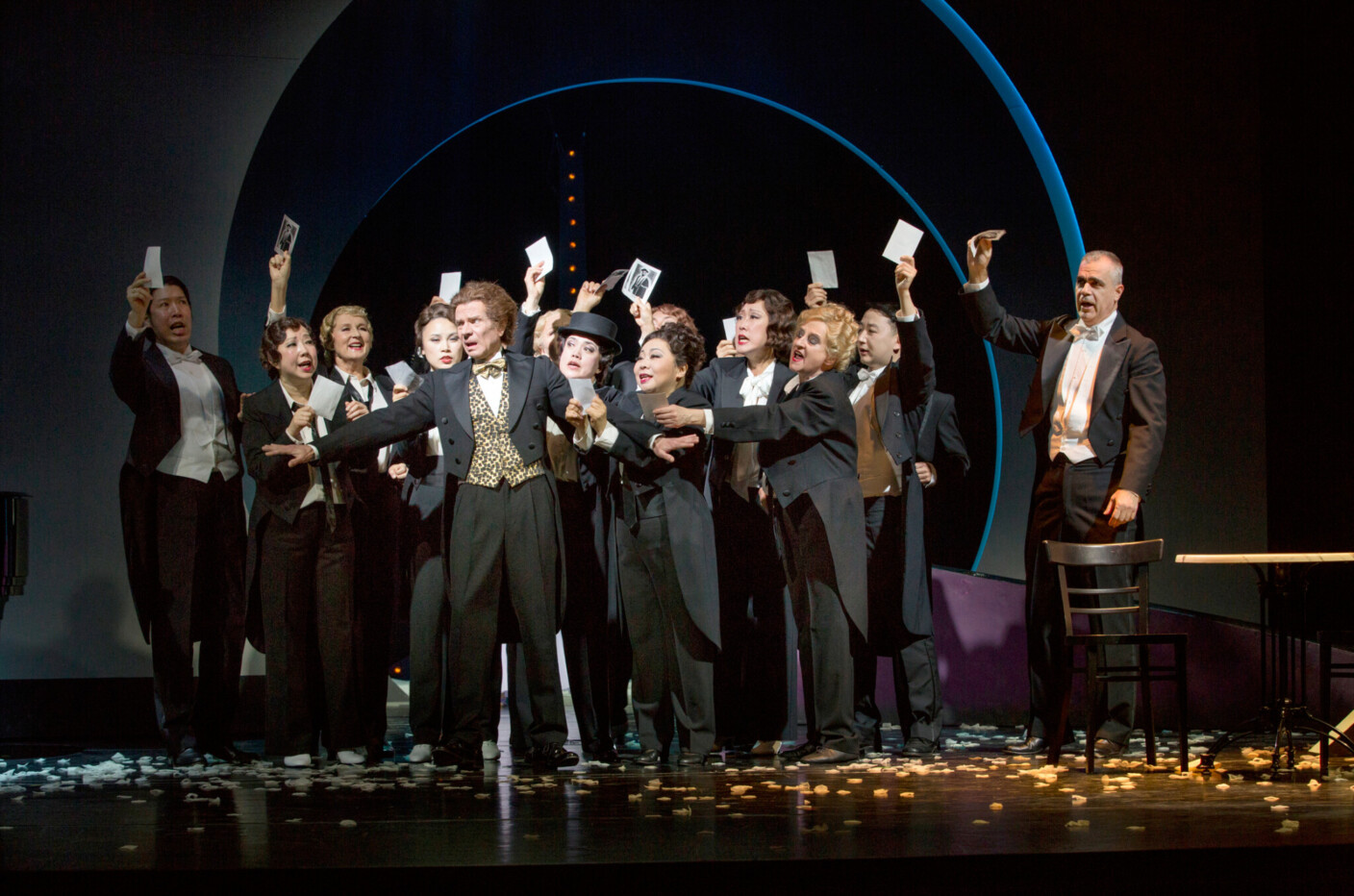 Szenenbild aus „Die Bajadere“ am Theater Hof