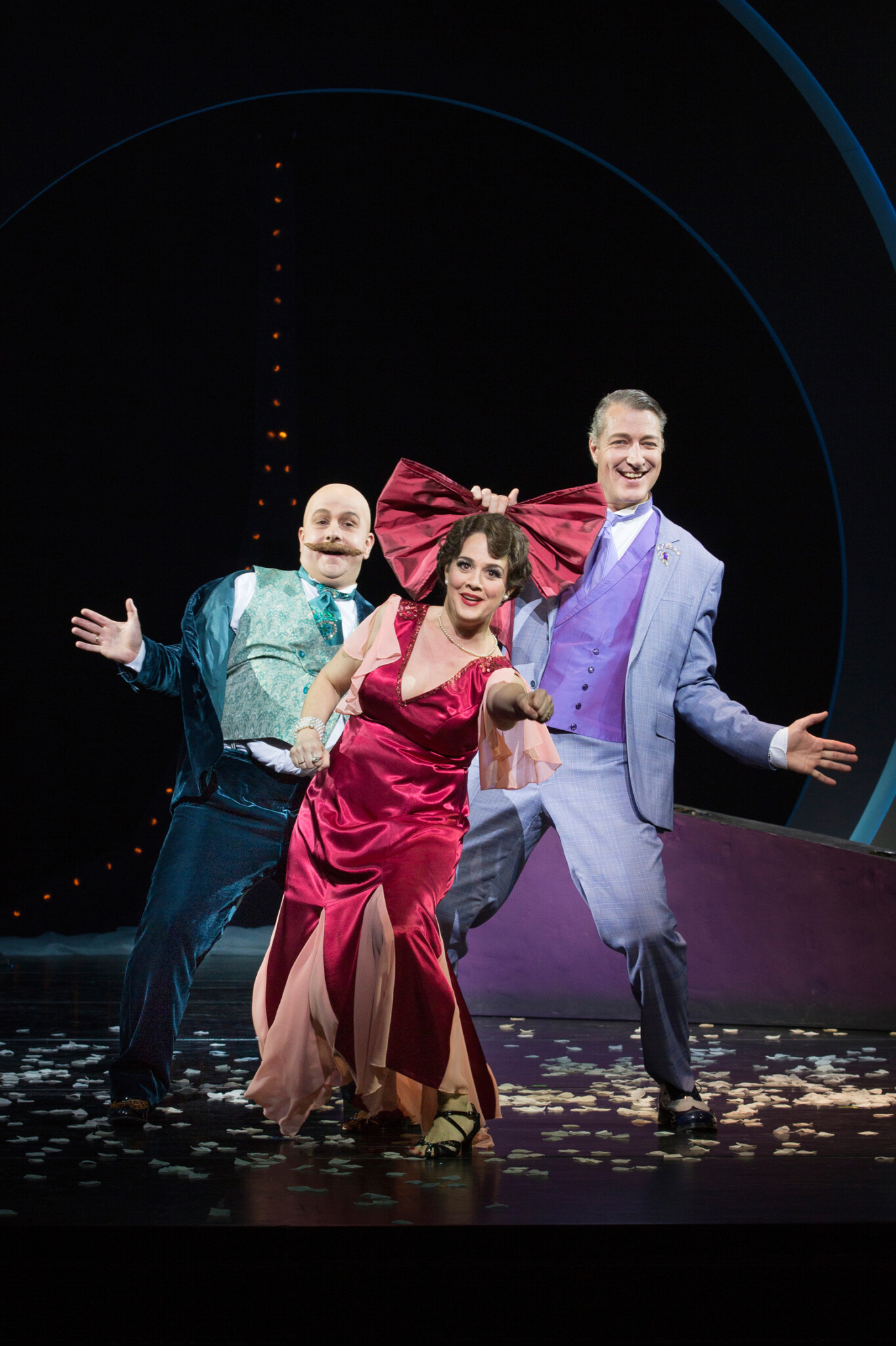 Szenenbild aus „Die Bajadere“ am Theater Hof