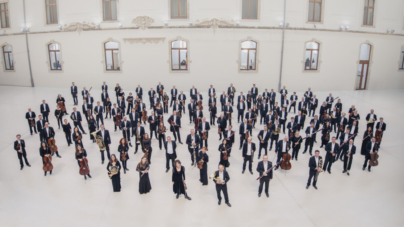 Verabschiedet das Jahr 2025 mit einem bunten Musikstrauß aus Werken von Haydn bis Márquez: Sächsische Staatskapelle Dresden