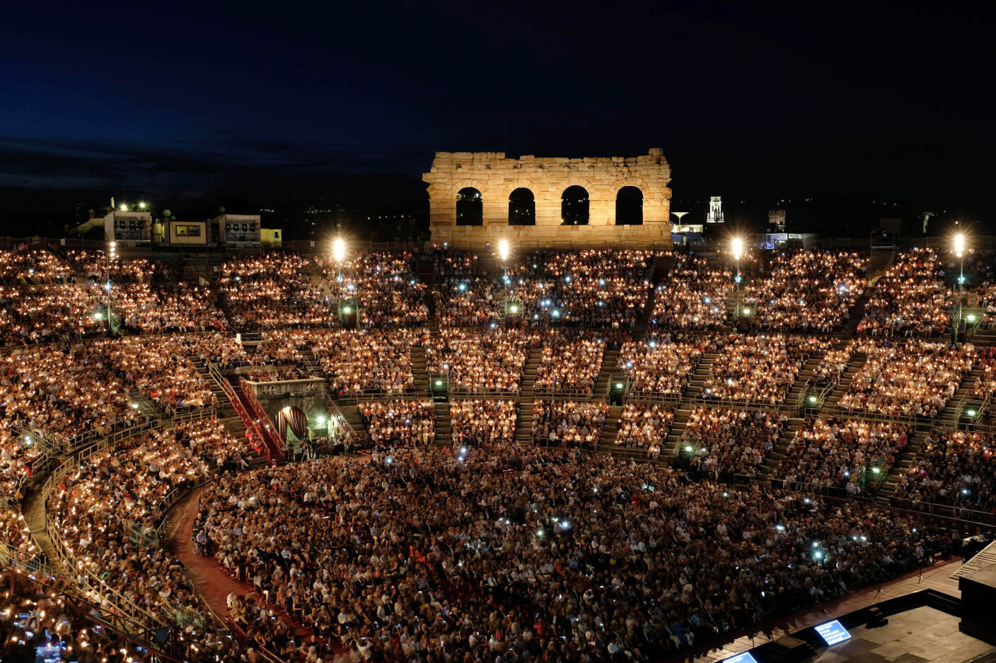 Zwischen 15. 000 und 20. 000  Opernzuschauer finden hier Platz: Arena di Verona