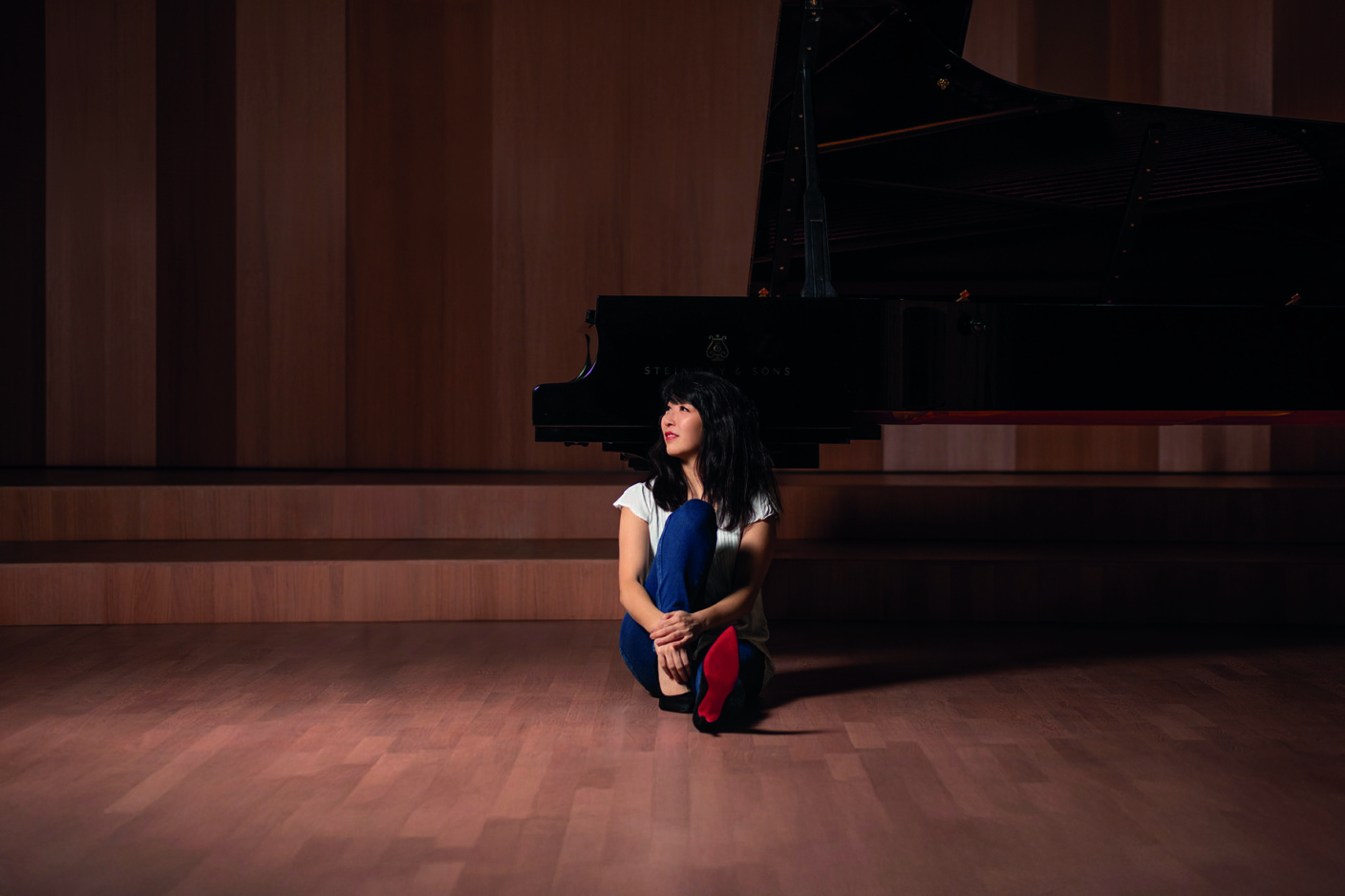 Claire Huangci ist seit der Saison 2024/25 künstlerische Leiterin der Elfenbeinkonzerte