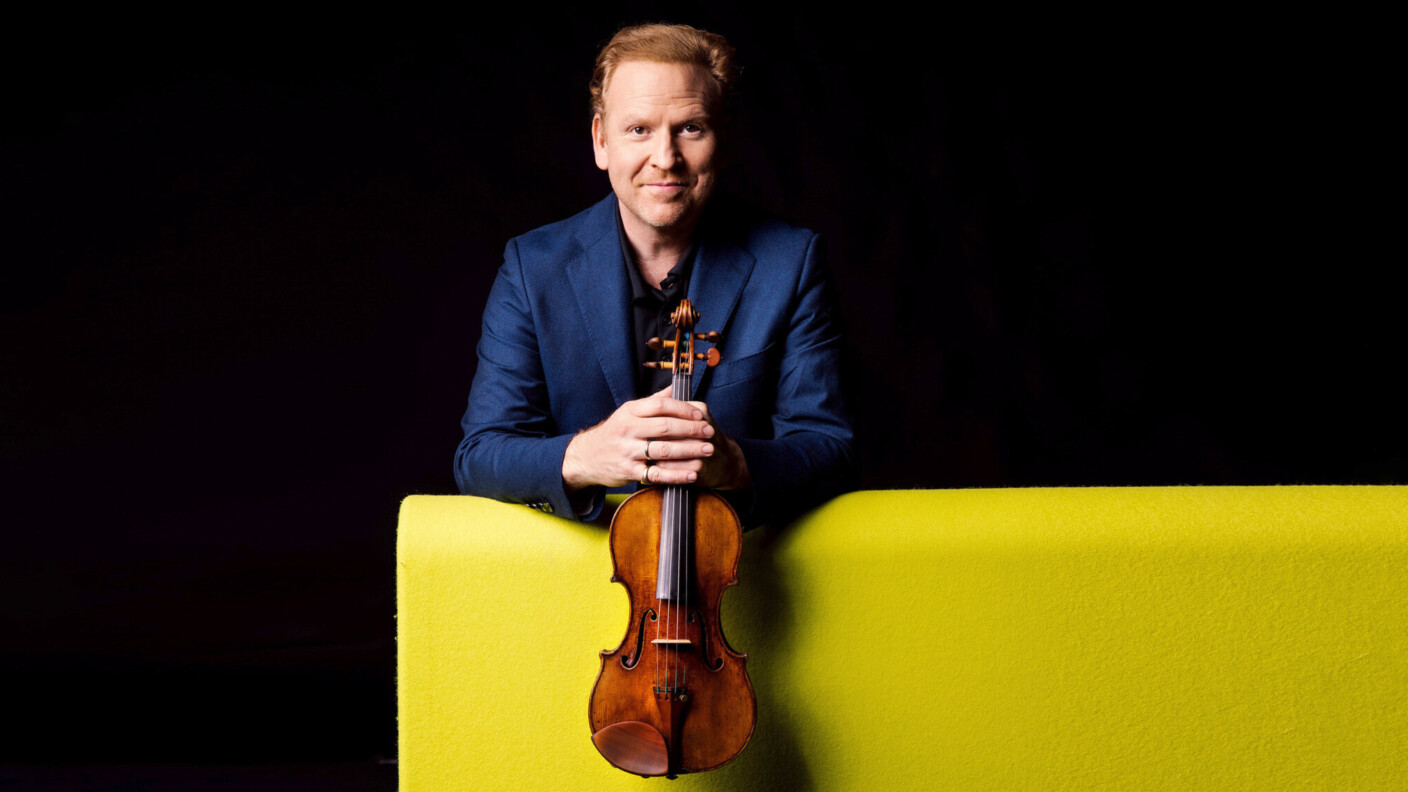 Daniel Hope spielt nicht nur herausragend Geige, sondern schreibt außerdem Bestseller, moderiert Talkshows und engagiert sich für humanitäre Zwecke