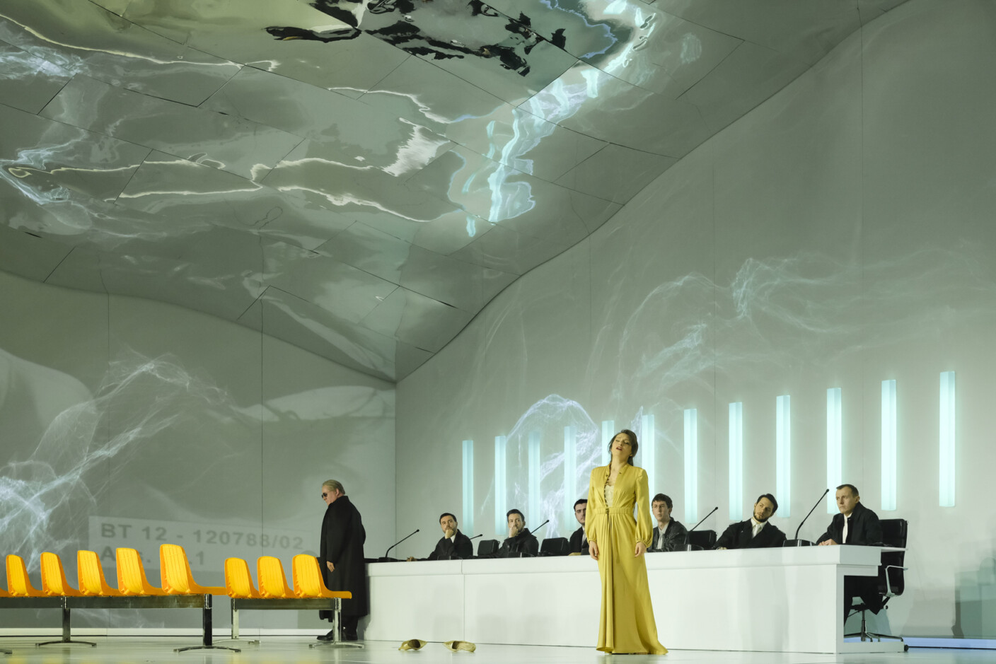 Szenenbild aus „Das Wunder der Heliane“ an der Opéra National du Rhin