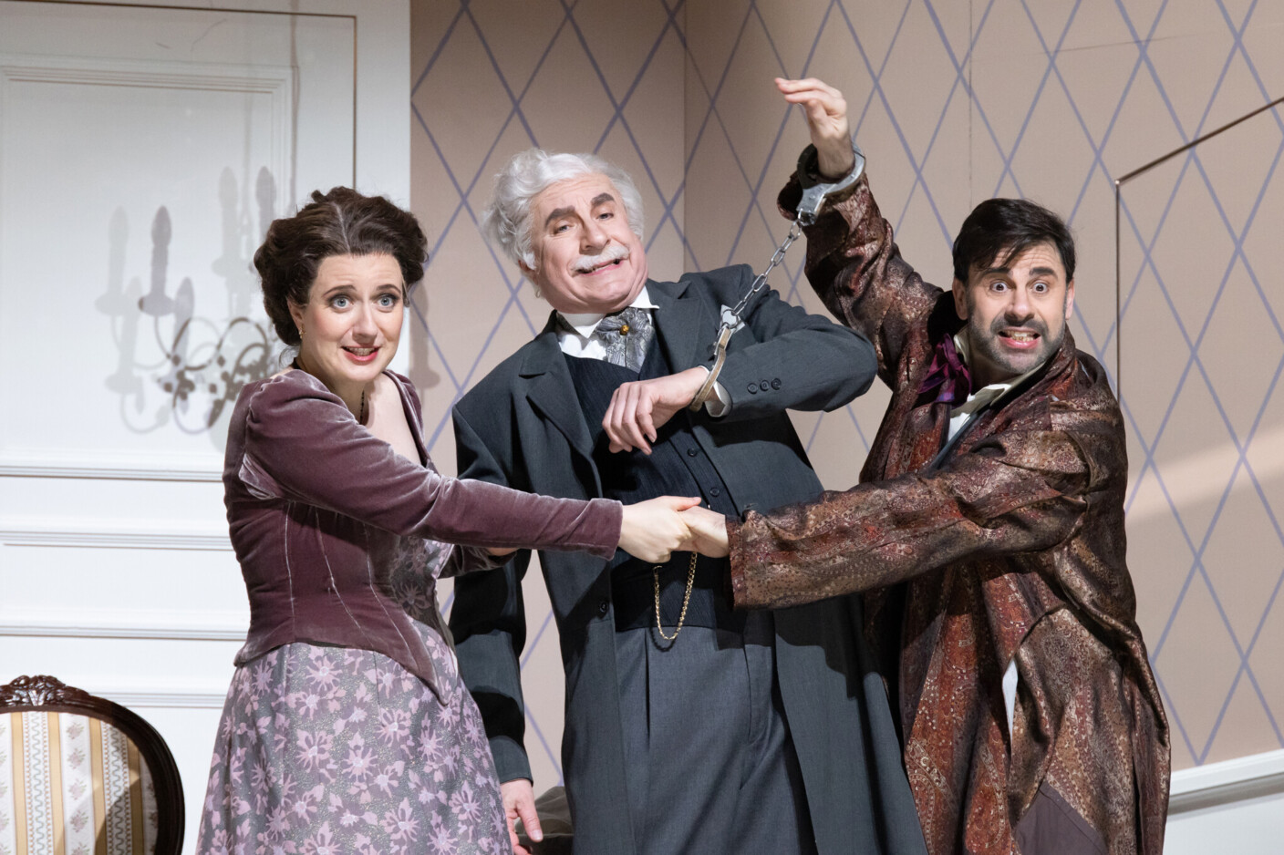 Szenenbild aus „Die Fledermaus“ am Anhaltischen Theater Dessau