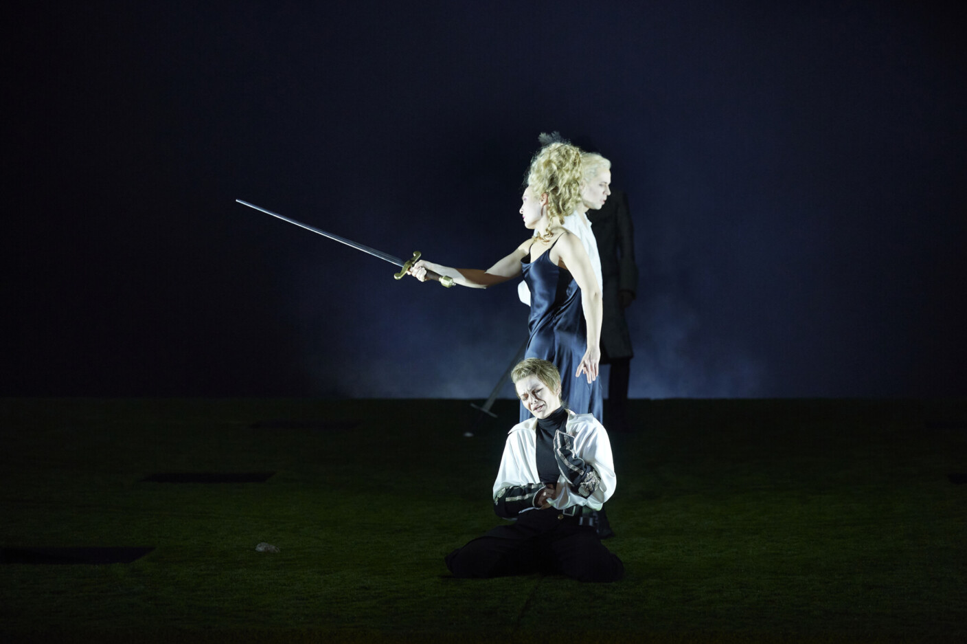 Szenenbild aus „Amor vien dal destino“ an der Oper Frankfurt