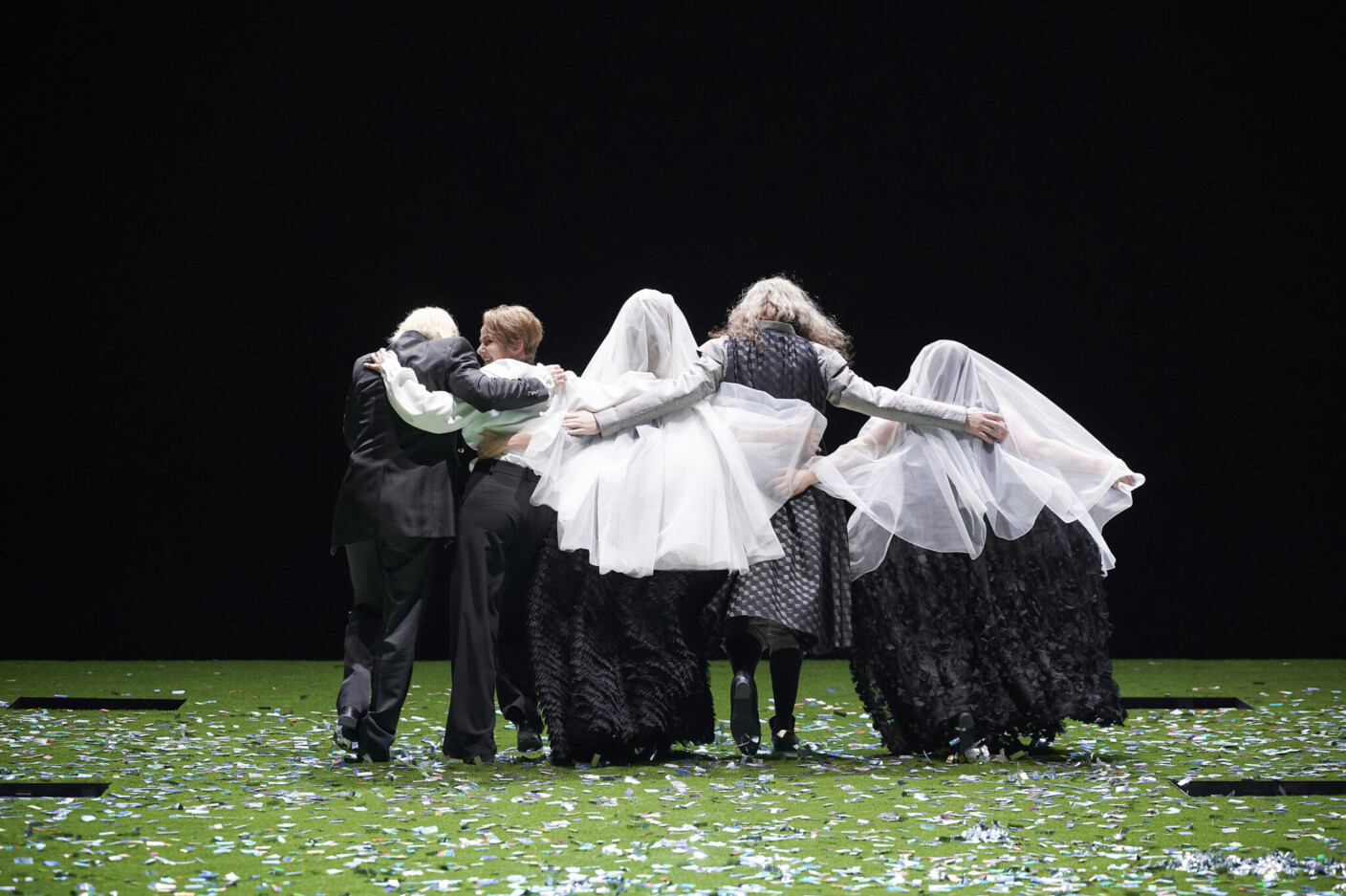 Szenenbild aus „Amor vien dal destino“ an der Oper Frankfurt