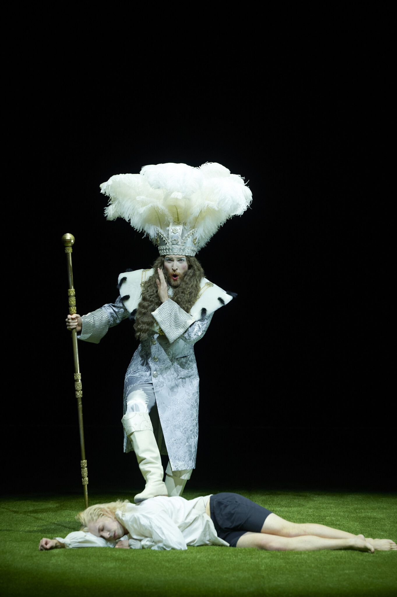 Szenenbild aus „Amor vien dal destino“ an der Oper Frankfurt