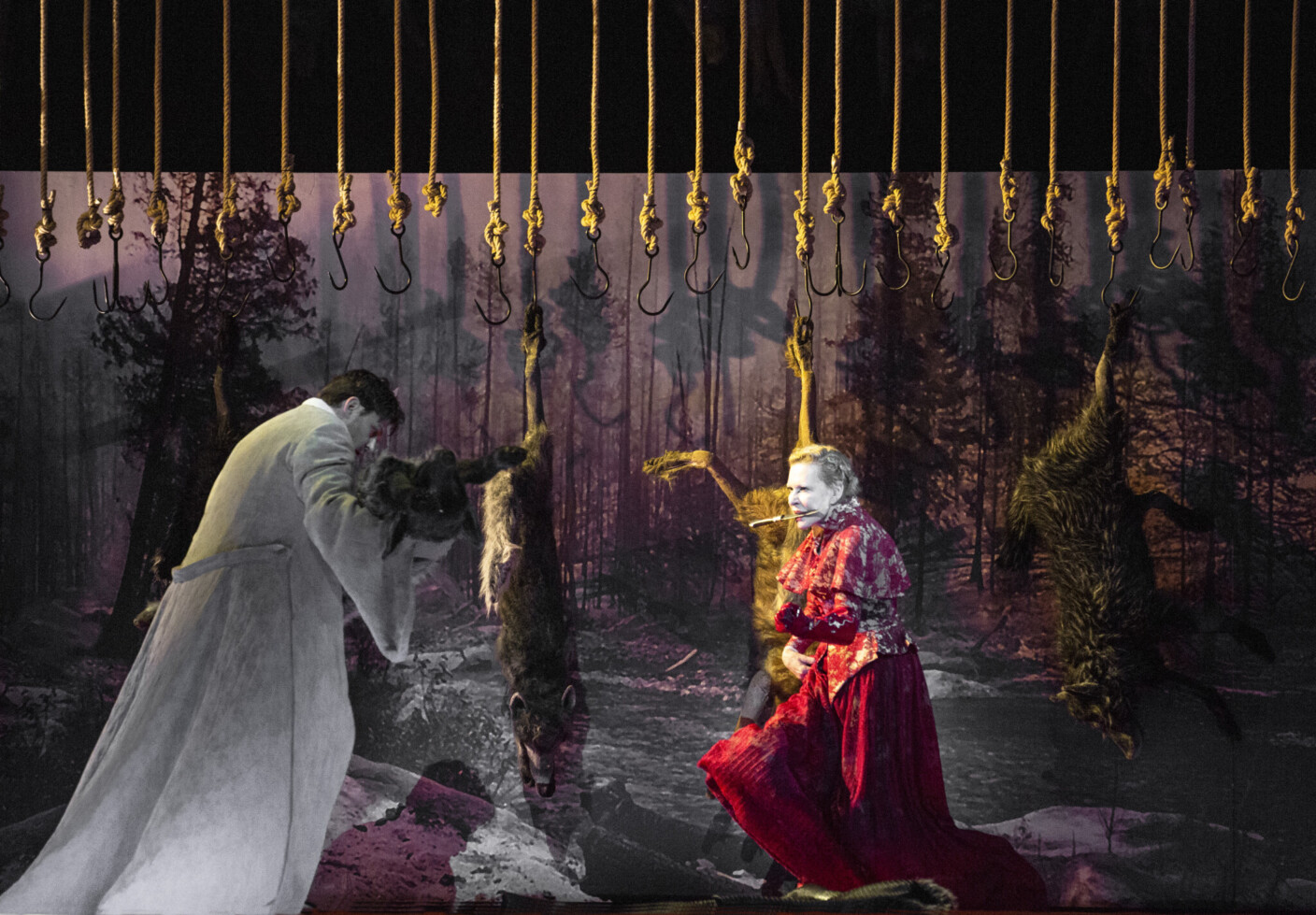 Traumaforschung vor Waldtapete