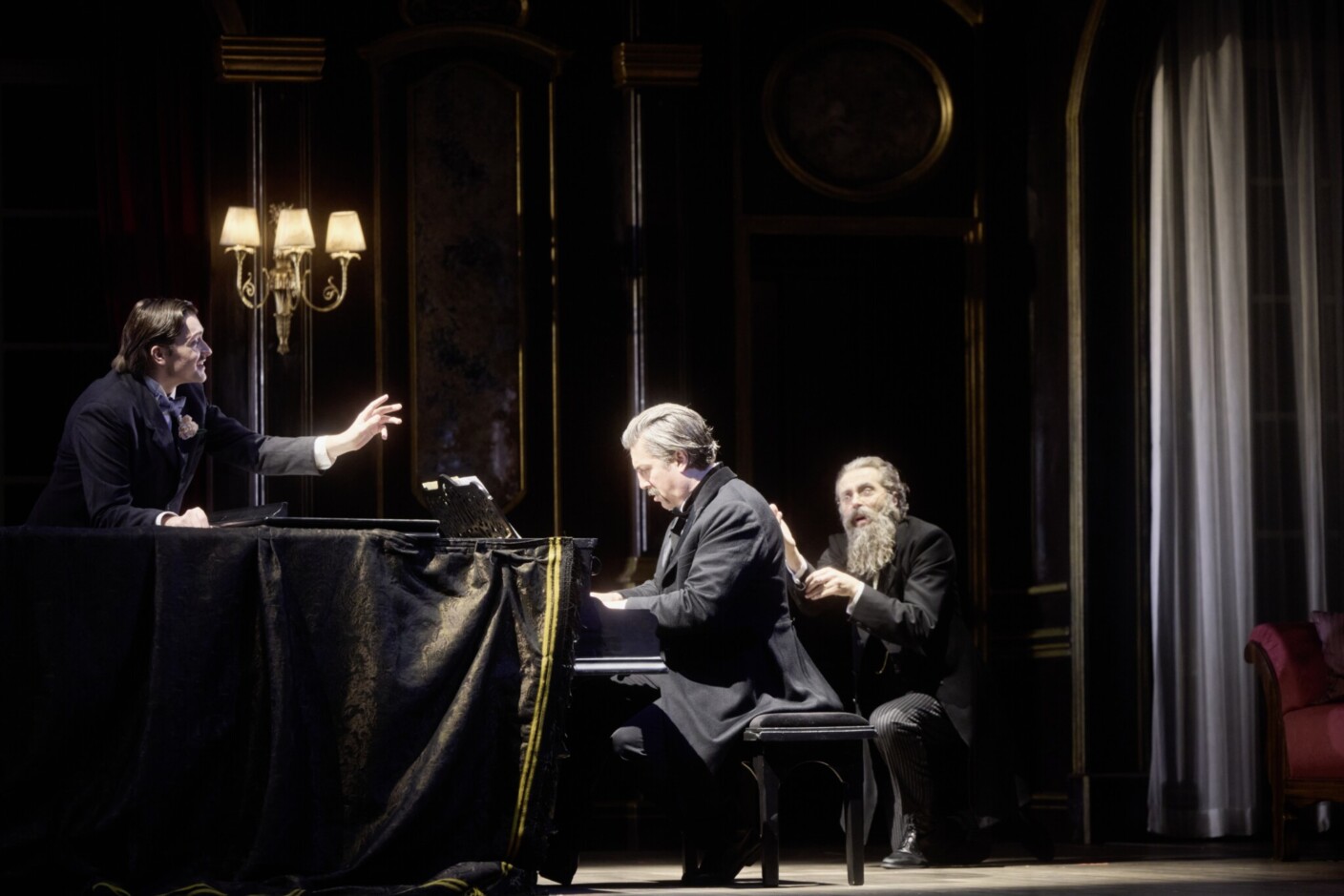 Szenenbild aus „Fürst Igor“ am Staatstheater am Gärtnerplatz