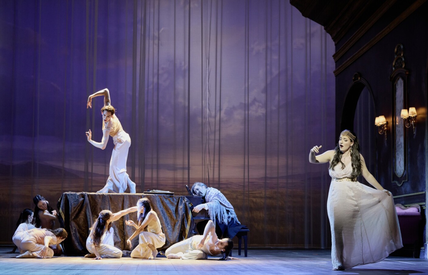 Szenenbild aus „Fürst Igor“ am Staatstheater am Gärtnerplatz