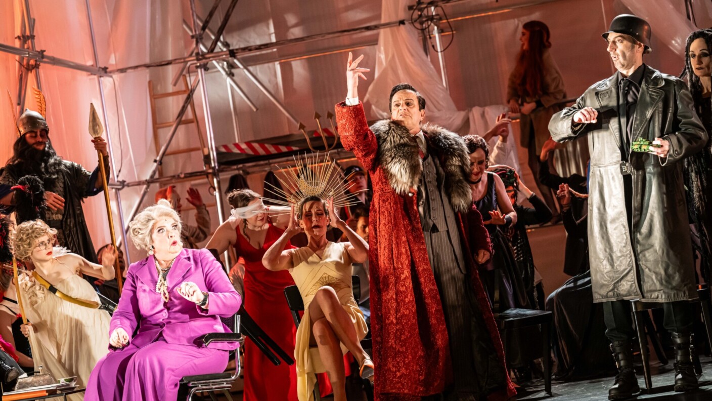 Die neue Inszenierung von „Orpheus in der Unterwelt“ an der Oper in Halle ist reich an Kostüm und Witz