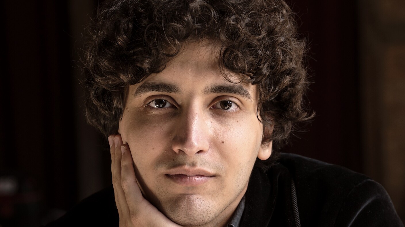 Erhielt seinen ersten Klavierunterricht von Mary Lebenzon am Konservatorium von Nowosibirsk: Roman Borisov