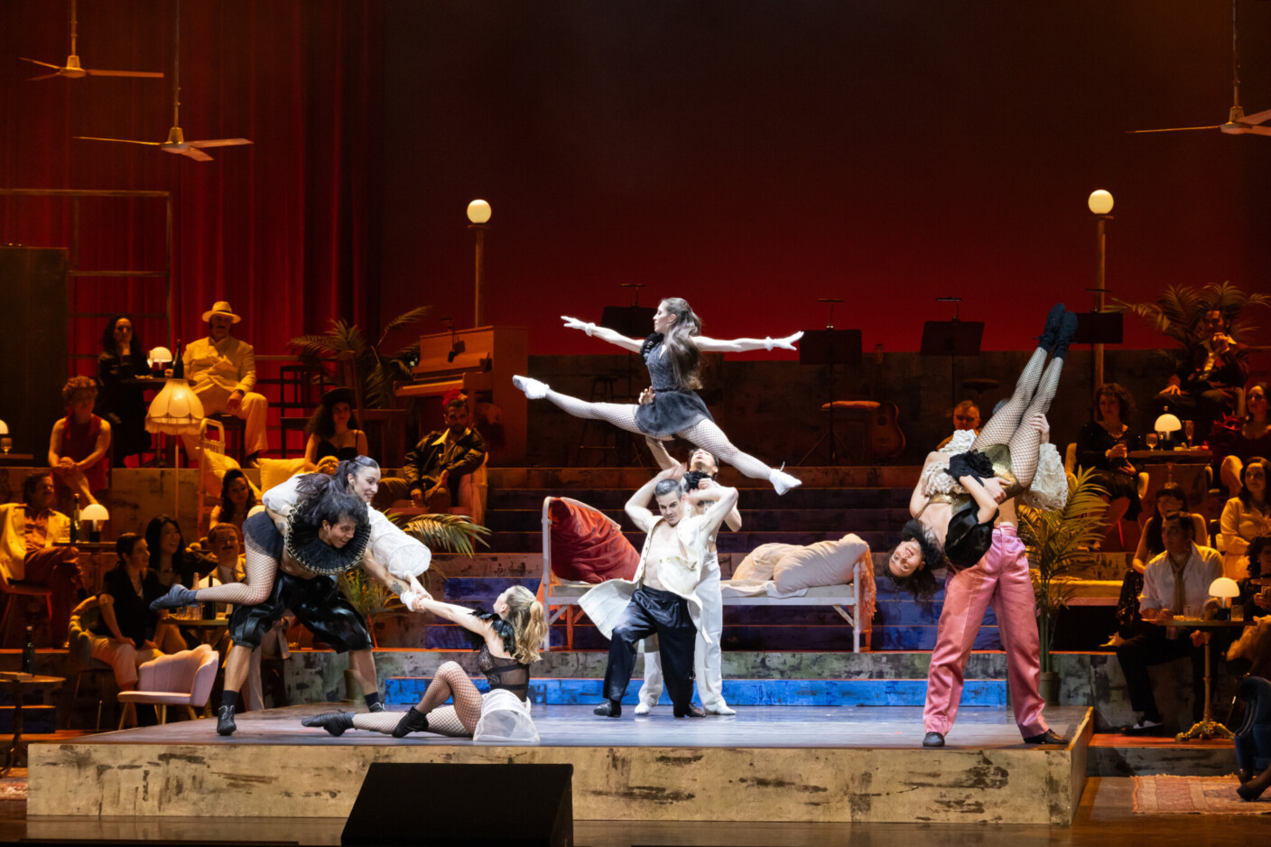 Szenenbild aus „Alma“ am Anhaltischen Theater Dessau