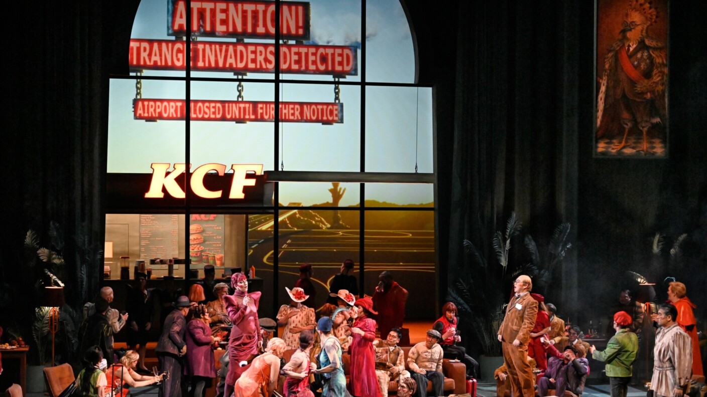 Ein Flughafen mit Palastdimensionen: „Die Vögel“ am Hessischen Staatstheater Wiesbaden