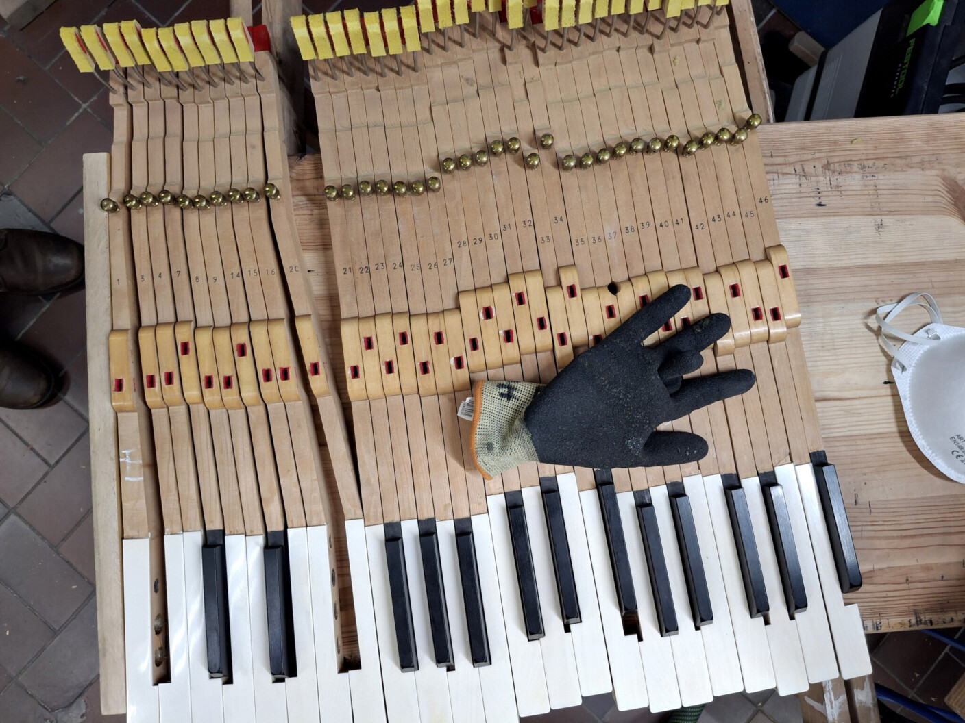 Im Nebenraum finden wir die Flügeltasten wieder