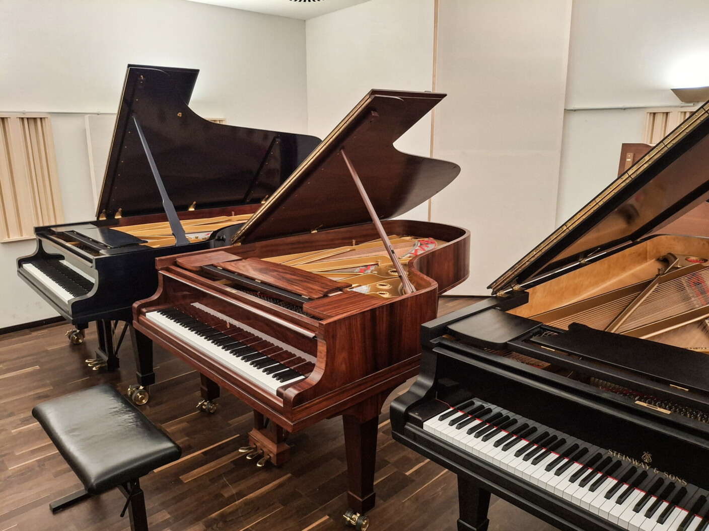 Ort für Proben, Unterricht oder einfache Aufnahmen: das große Flügelstudio