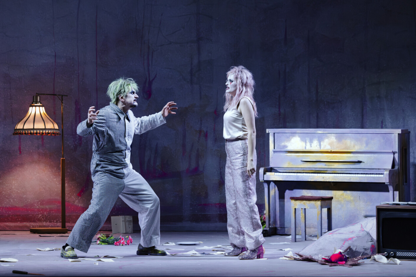 Szenenbild aus „Leben mit einem Idioten“ am Theater Magdeburg