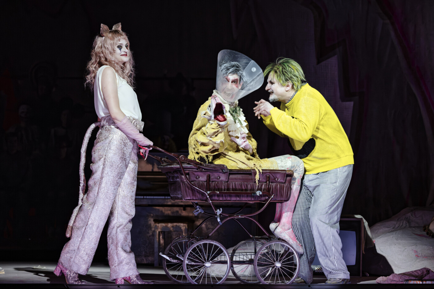 Szenenbild aus „Leben mit einem Idioten“ am Theater Magdeburg