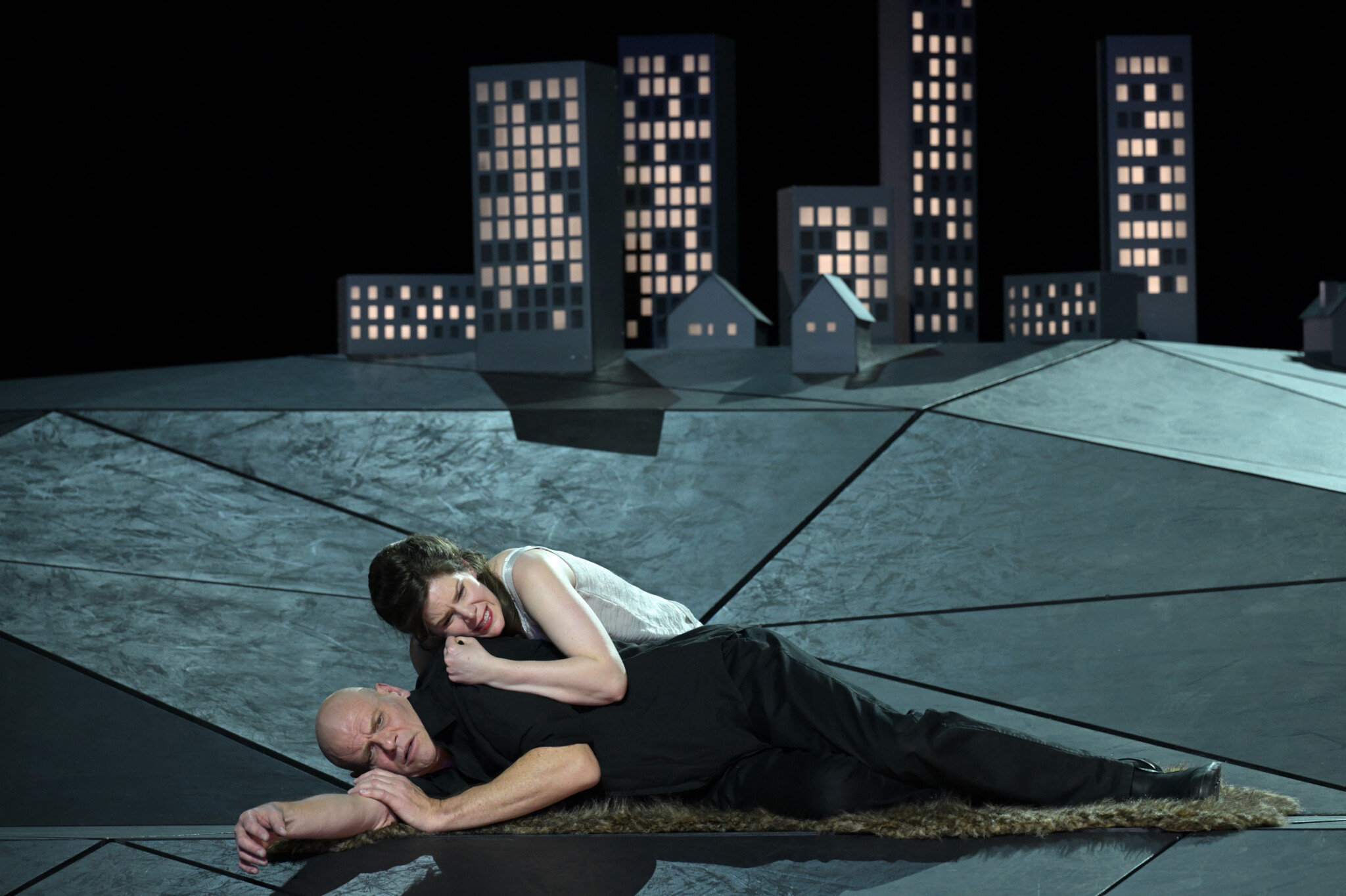 Eine Puppenstube wird zum Horrorhaus